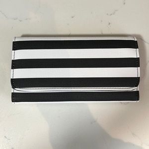 Kut from the Kloth B/W Stripe Wallet